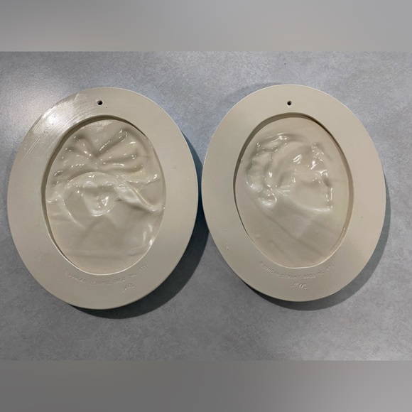 Set of two ceramic wall hangings Victorian women - Picture 4 of 8